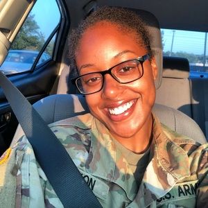 Meet your Posher, Desiree